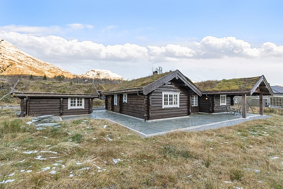 Velkommen til en romslig, flott laftethytte - sentralt på Fjellsætra!