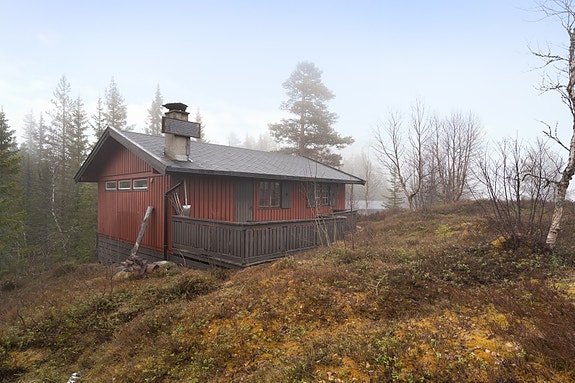 Dette er en fritidseiendommen beliggende i Etnedal, ca. 300 meter sør for Bjødnaskardvatnet, ca. 750 moh!