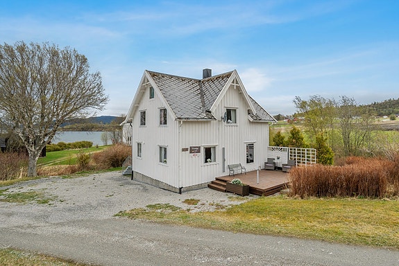 Velkommen til Lensvikveien 235! Foto v/Haukdal, Interiørfoto.
