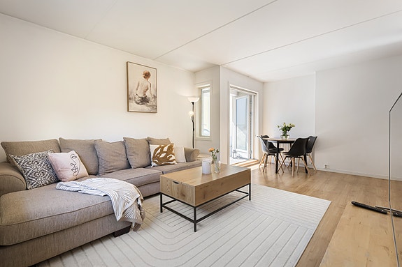Privatmegleren ved Sander Gundersen har gleden av å presentere Strømsø Torg 5E. Foto: Kasper Wallinga