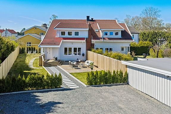 EIE Jessheim v/ Aleen Bajwa har gleden av å presentere Fredheimveien 33B! Foto av Ole Kaldal (EFKT).
