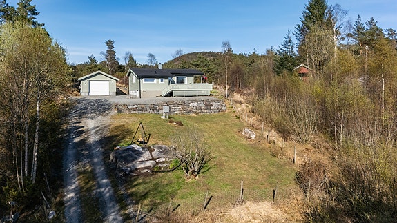 Velkommen til Flatnesvegen 76 - presentert av eiendomsmegler Alexander Kvalevaag Skree v/ Aktiv Eiendomsmegling!
Foto: Mari Staveland