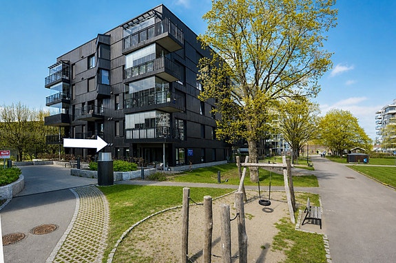 Leiligheten ligger på hjørnet i 1. etasje.