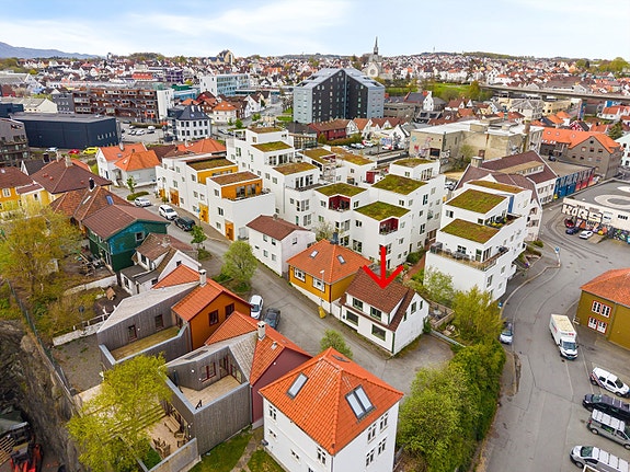 Eiendomsmegler 1 v/Tone W. Fredriksen presenterer en spennende enebolig i Vindmøllebakken 12. Foto: Stian Dirdal.
