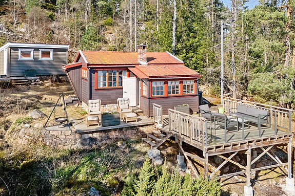 Eiendomsmegler Emilie Fredriksen v/EIE eiendomsmegling ønsker velkommen til Seilerhytteveien 30!