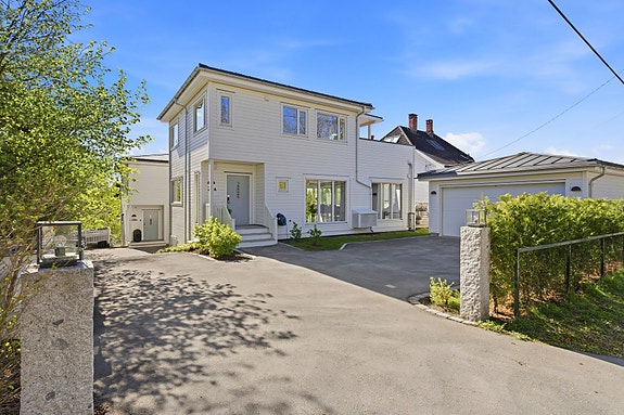 Velkommen til Terrasseveien 28A presentert av eiendomsmegler Edvard Chapsang v/EIE eiendomsmegling avdeling Sandvika!
Foto: Luxe AS (Anders Kjøndal)
