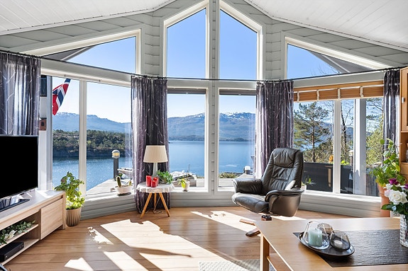 Velkommen til Sandviksvegen 504, presentert av Magnar Nilssen i Eiendomsmegler Norge