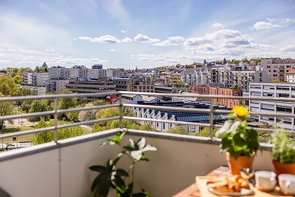 Vi har for salg en tiltalende 2-roms med fantastisk utsikt på populære Løkka.