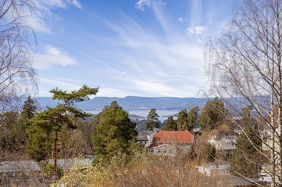 Velkommen til Midtåsen 49A, presentert av Hanne Larsen ved Nordvik Nordstrand. Foto: Wlodek Koscielniak Photography