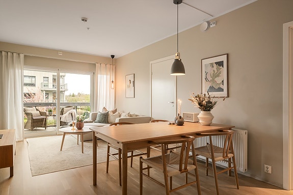 Aktiv Eiendomsmegling v/Vebjørn Nybrott har gleden av å presentere Øvre Granåslia 13. En innbydende 3-roms selveierleilighet. Foto: Grattis boligfoto v/ Vidar Alvik.