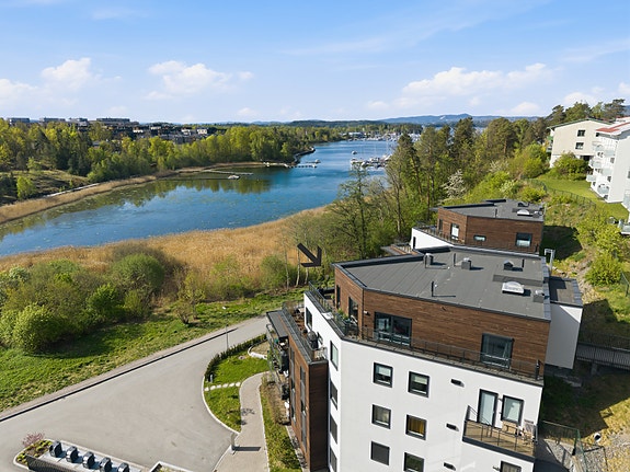 Velkommen til Oksenøyveien 39C, presentert av eiendomsmegler Edvard Chapsang v/EIE eiendomsmegling avdeling Sandvika
Foto: Luxe AS (Anders Kjøndal)