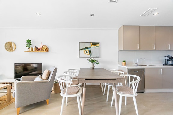 Rekkehus med 3 soverom, takterrasse og gangavstand til stranden