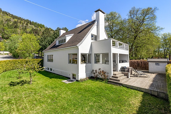 Ida Schjølberg v/ EIE eiendomsmegling ønsker velkommen!