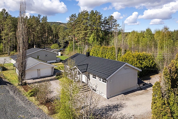 Velkommen til denne velholdte boligen i Sønsterudveg 13 på fine Kjellmyra! Foto: Husfoto v/ Bernat Tubau.