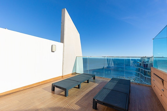 Sea Senses - Penthouse med egen takterrasse 83m2, panoramautsikt og wow-faktor!
