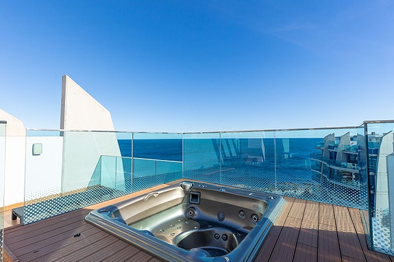Sea Senses - Penthouse med egen takterrasse 83m2, panoramautsikt og wow-faktor!