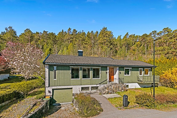 Aktiv Eiendomsmegling v/ Barbro Trotland har gleden av å presentere Øvre Hydals Vei 9! Foto: Boligfotograf1