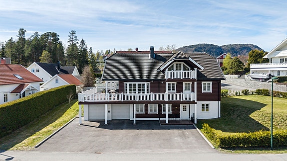 Velkommen til Hesteløkka 6 - presentert av Siri Istre v/Privat Megleren Larvik.