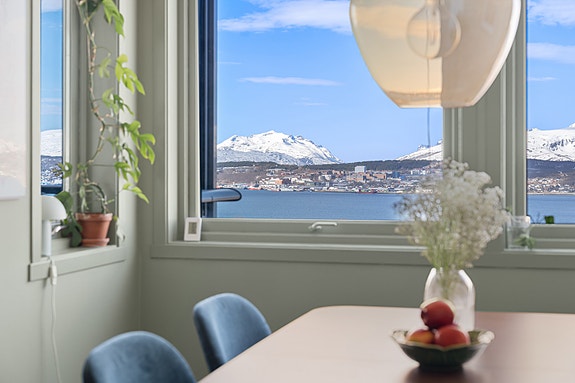 Velkommen til Malmvegen 90 - presentert av Sne Eiendomsmegling ved Stina Stormo.