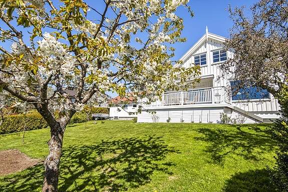 Nordvik Eiendomsmegling v/Christoffer Kvalshaugen ønsker deg velkommen til Ankerveien 14. Foto: Fotograf Magik