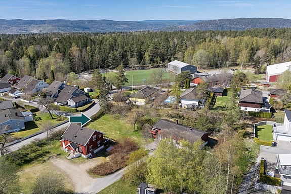 DNB Eiendom ved Joachim Norum Larsen presenterer ubebygd tomt for tomannsbolig som er adskilt fra Oberst Eriksens vei 37!