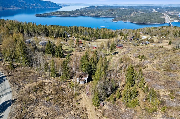 Tangløkkvegen 110 - Eldre småbruk med landlig beliggenhet, god solgang og tomt på ca. 10,4 mål.