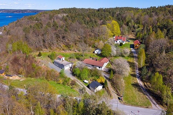 Oversiktsbilde av eiendommen.