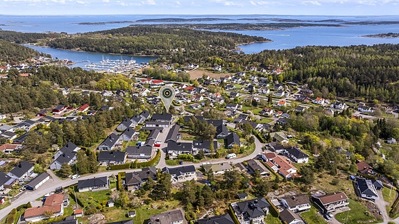 Nordvik Eiendomsmegling v/Christoffer Kvalshaugen ønsker deg velkommen til Hårkollveien 35B. Foto: Fotograf Magik