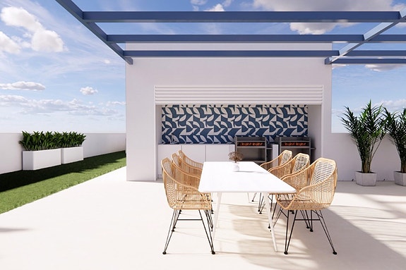 Felles takterrasse med basseng og uteplass