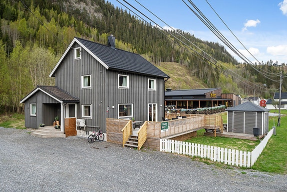 Velkommen til Engan 42! Her får du en flott og innholdsrik bolig sentralt på Støren! Foto: Interiøfoto v/Haukdal