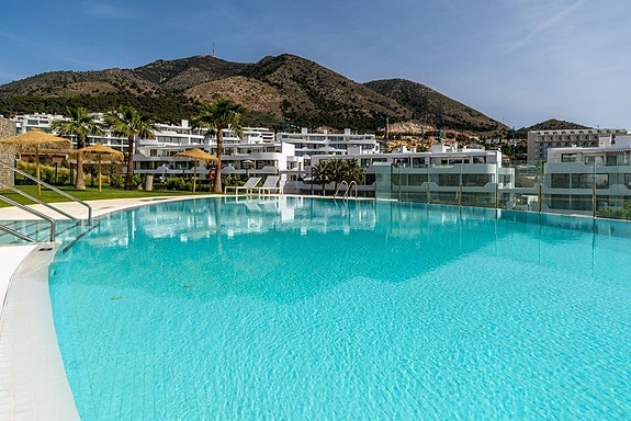 Penthouse med panoramautsikt mot havet | Privat basseng, stor takterrasse og 3 soverom