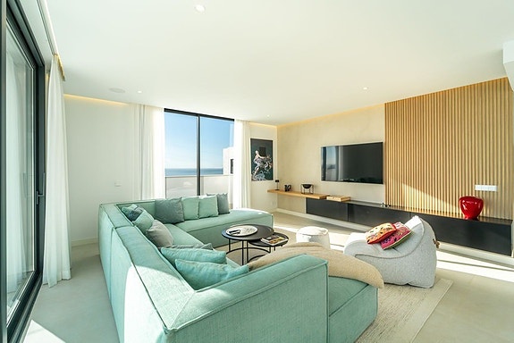 Penthouse med panoramautsikt mot havet | Privat basseng, stor takterrasse og 3 soverom