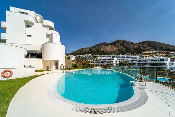 Penthouse med panoramautsikt mot havet | Privat basseng, stor takterrasse og 3 soverom