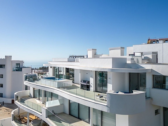 Penthouse med panoramautsikt mot havet | Privat basseng, stor takterrasse og 3 soverom