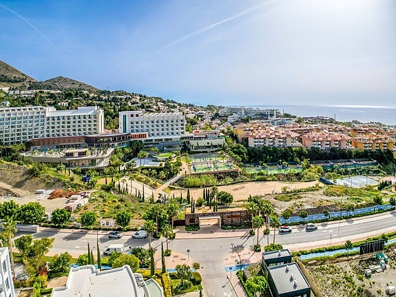 Penthouse med panoramautsikt mot havet | Privat basseng, stor takterrasse og 3 soverom