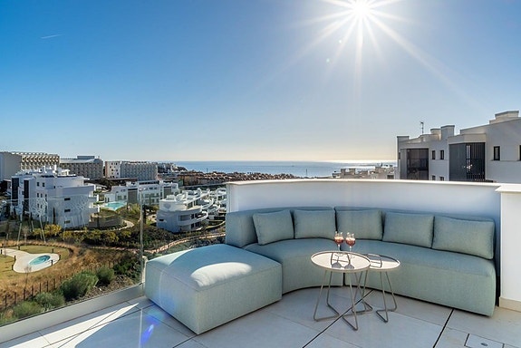 Penthouse med panoramautsikt mot havet | Privat basseng, stor takterrasse og 3 soverom