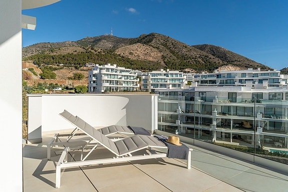 Penthouse med panoramautsikt mot havet | Privat basseng, stor takterrasse og 3 soverom