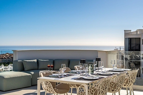 Penthouse med panoramautsikt mot havet | Privat basseng, stor takterrasse og 3 soverom