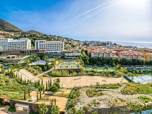 Penthouse med panoramautsikt mot havet | Privat basseng, stor takterrasse og 3 soverom