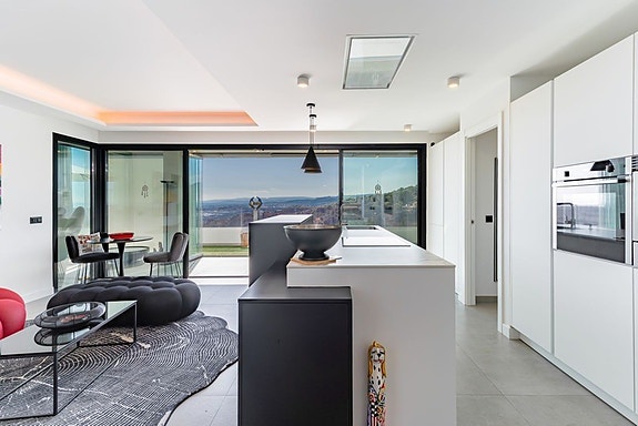 Penthouse med 307 m² terrasse og panoramautsikt i Estepona