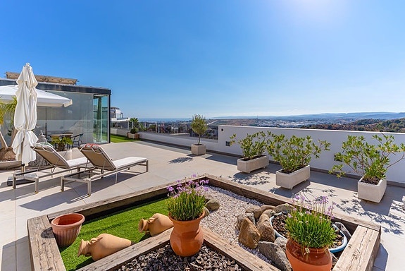 Penthouse med 307 m² terrasse og panoramautsikt i Estepona