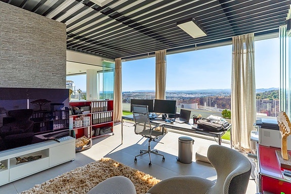Penthouse med 307 m² terrasse og panoramautsikt i Estepona