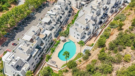 Duplex penthouse med 4 soverom, jacuzzi og panoramautsikt i Marbella