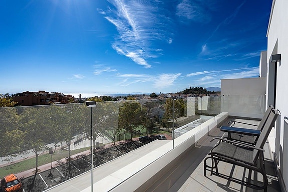 Duplex penthouse med 4 soverom, jacuzzi og panoramautsikt i Marbella