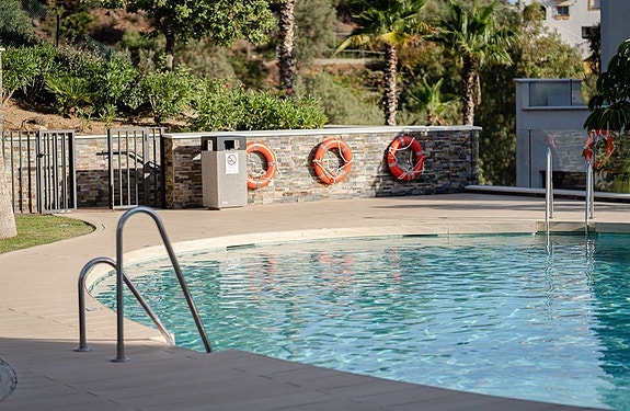 Duplex penthouse med 4 soverom, jacuzzi og panoramautsikt i Marbella