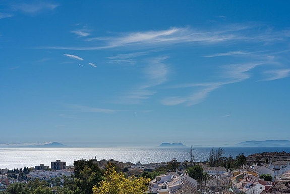 Duplex penthouse med 4 soverom, jacuzzi og panoramautsikt i Marbella