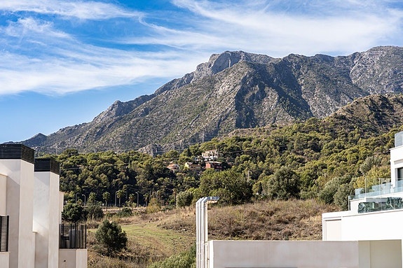 Duplex penthouse med 4 soverom, jacuzzi og panoramautsikt i Marbella