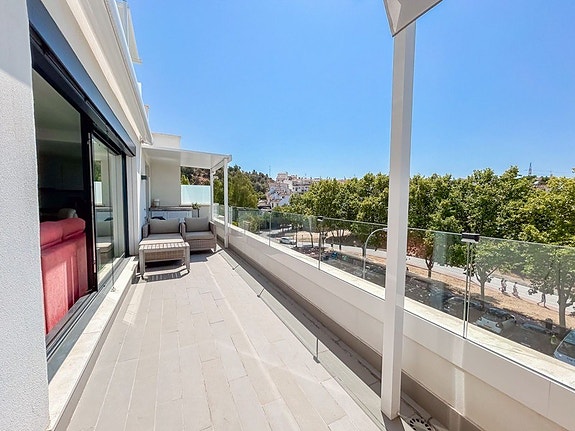 Duplex penthouse med 4 soverom, jacuzzi og panoramautsikt i Marbella