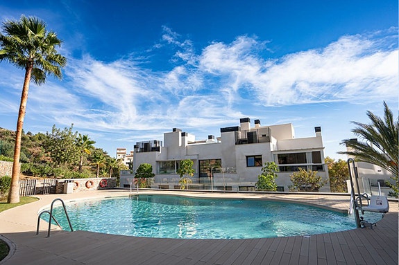Duplex penthouse med 4 soverom, jacuzzi og panoramautsikt i Marbella