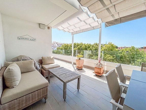 Duplex penthouse med 4 soverom, jacuzzi og panoramautsikt i Marbella